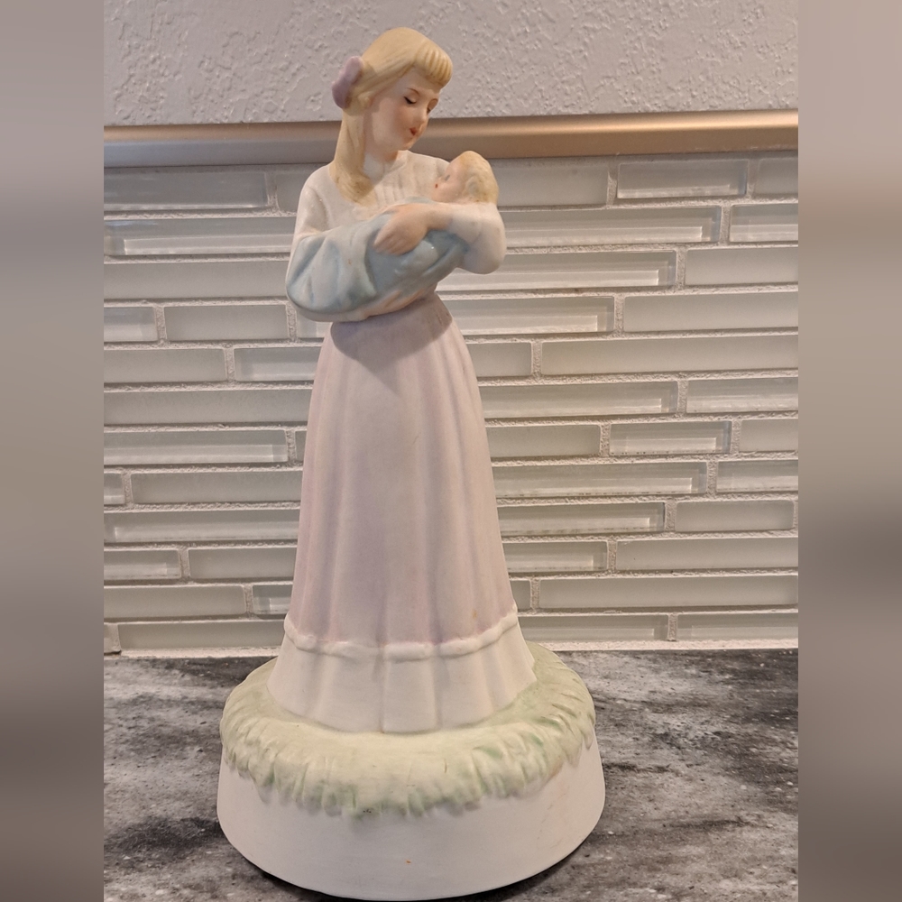 US Gallery of Art "Mary Anne" 1984 Mother Baby Child Music Box Porcelain Figure - Picture 1 of 6